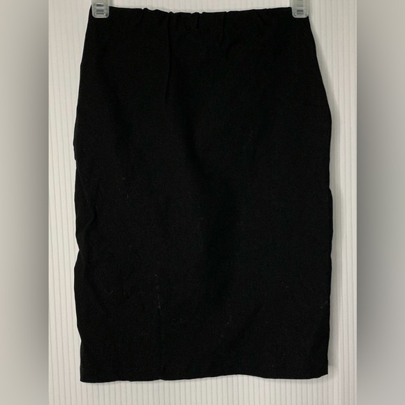 Revamped - Premium Collection - Black Skirt With Leg Slits And Grommet Detailing - Picture 2 of 9